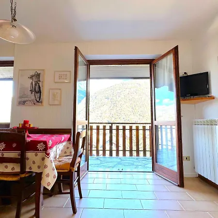 Perla Delle Alpi アパート *